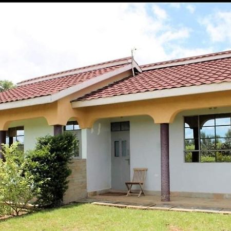 Buens Lugar Hotel Nanyuki Esterno foto